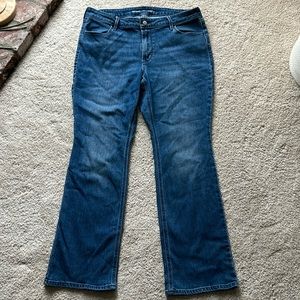 Women’s Old Navy WOW Bootcut Mid-Rise size 14 Short